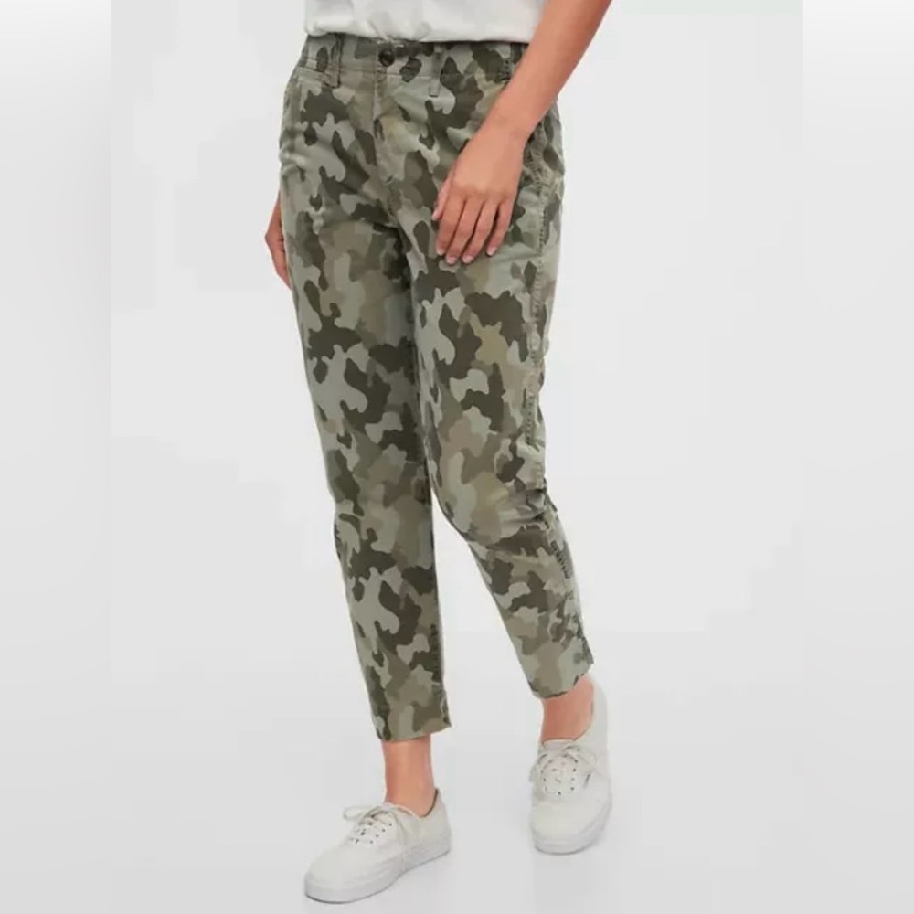 Gap Women’s Straight Leg Khaki Camo Pants, Sizes 10, NWT